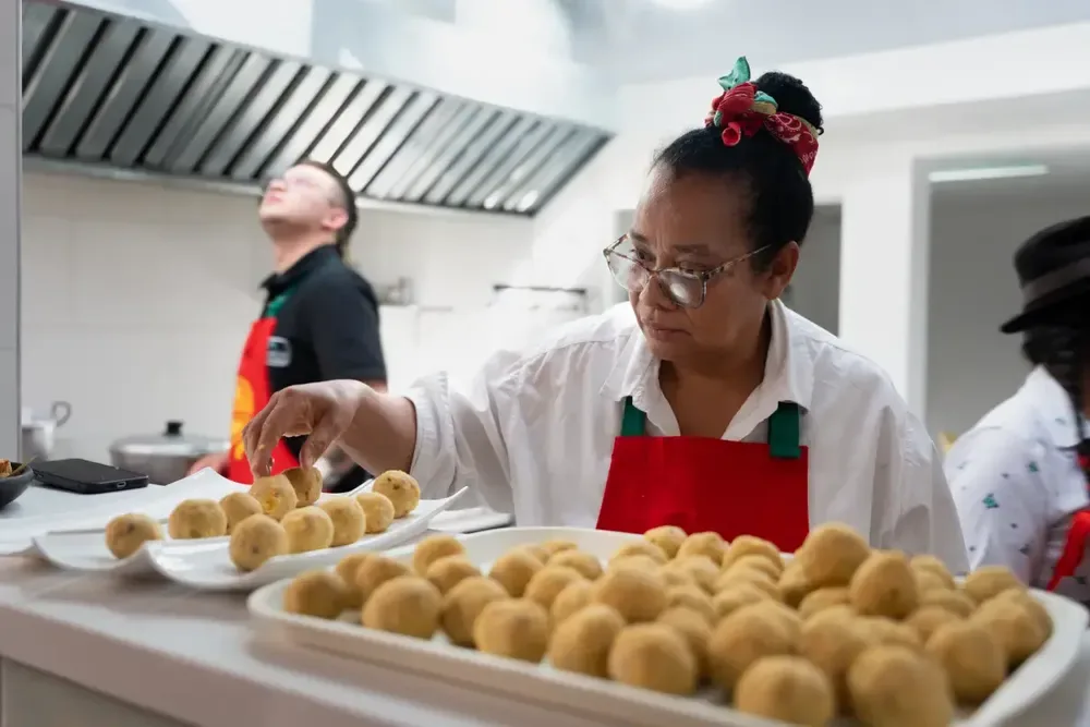 Cocinas para la paz: las recetas que devuelven memoria, identidad y esperanza en colombia