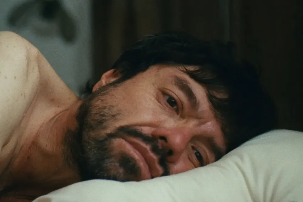 "libre, melancólica y graciosa": así define simón mesa a un poeta, su película ganadora en el festival de cannes "libre, melancólica y graciosa": así define simón mesa a un poeta, su película ganadora en el festival de cannes