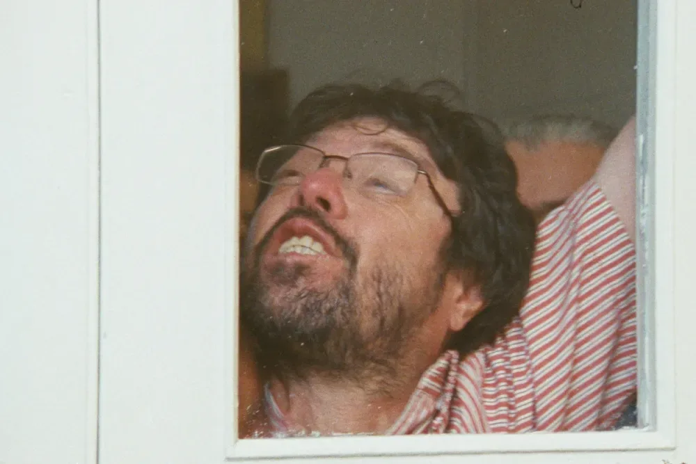 "libre, melancólica y graciosa": así define simón mesa a un poeta, su película ganadora en el festival de cannes "libre, melancólica y graciosa": así define simón mesa a un poeta, su película ganadora en el festival de cannes