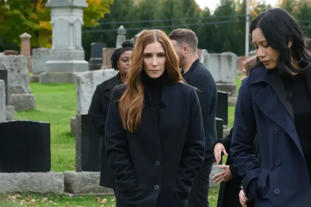 “hay demasiada energía en este mundo como para negar lo paranormal” dice sarah levy, co protagonista de surrealestate