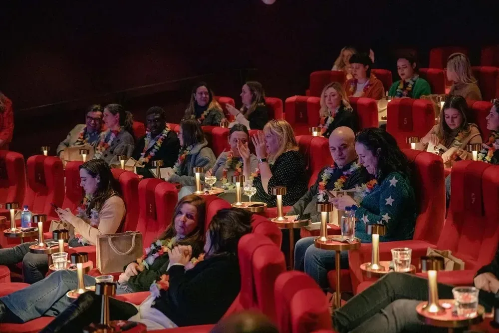 ¿qué es el cine sensorial y dónde se puede vivir esta experiencia en colombia? Unos la aman, otros la odian… pero curiosa sí es