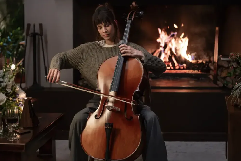 ¿qué secretos ocultan silvia, sonia y lorenzo, los protagonistas de la huésped?
