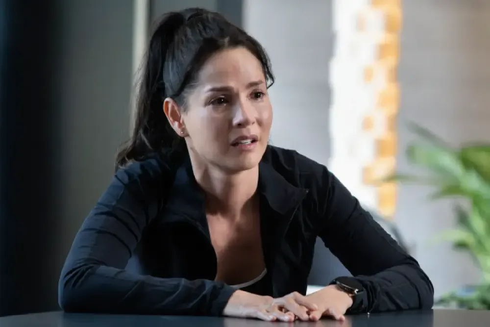 ¿qué secretos ocultan silvia, sonia y lorenzo, los protagonistas de la huésped?