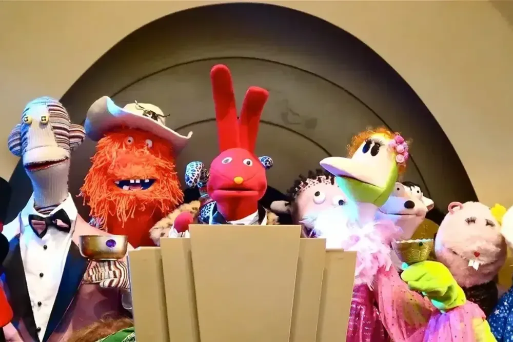 Detalles curiosos del tiny desk de 31 minutos: la banda de títeres chilena que dice más de lo que parece Detalles curiosos del tiny desk de 31 minutos: la banda de títeres chilena que dice más de lo que parece