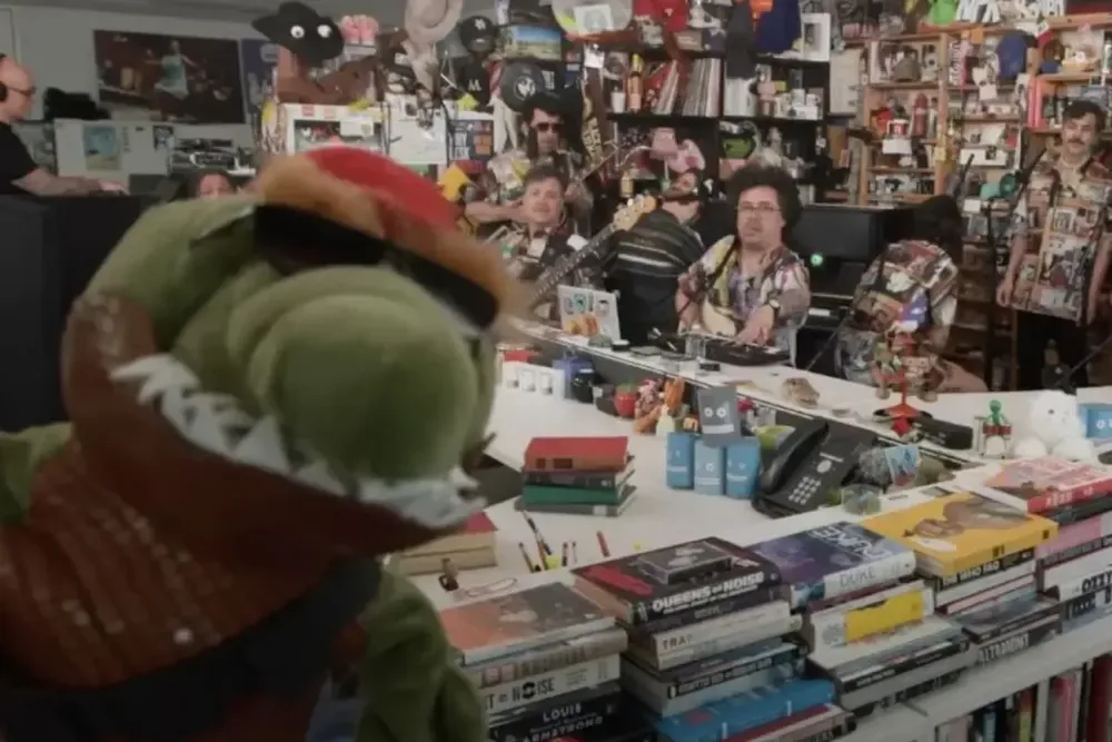 Detalles curiosos del tiny desk de 31 minutos: la banda de títeres chilena que dice más de lo que parece Detalles curiosos del tiny desk de 31 minutos: la banda de títeres chilena que dice más de lo que parece