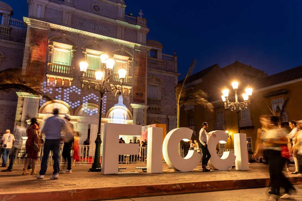 Cuando el cine se veía desde los árboles: la historia detrás del ficci Cuando el cine se veía desde los árboles: la historia detrás del ficci