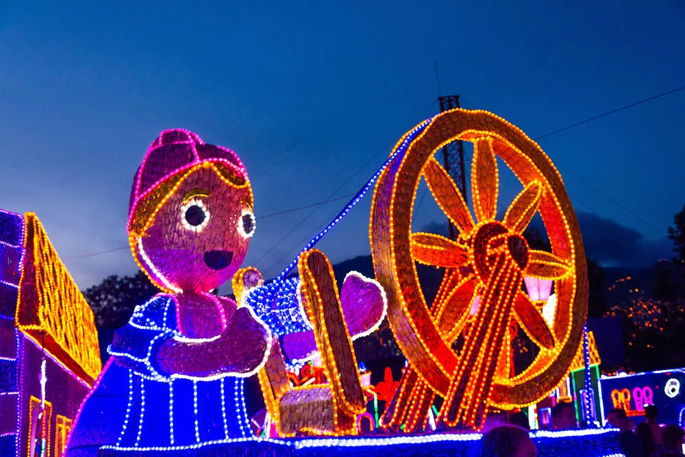 ¿cuándo se prende el alumbrado navideño de medellín?