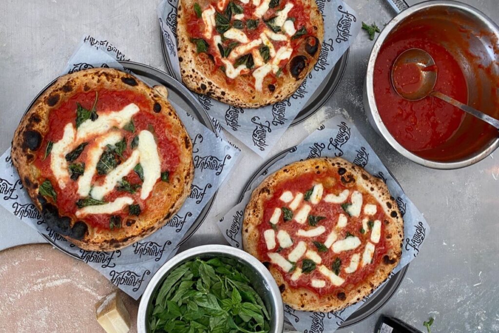 El restaurante famiglia pizzería innova al crear un nuevo espacio para los "amigos de la pizza" El restaurante famiglia pizzería innova al crear un nuevo espacio para los "amigos de la pizza"