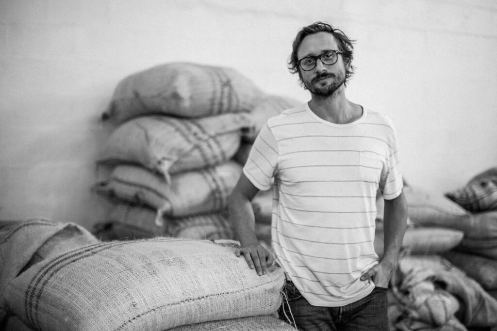 Del surf al café: la ruta inesperada que cambió la vida de tyler youngblood Café