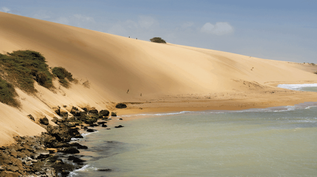 Viaje a la alta guajira: guía de turismo, dunas y cultura wayú Viaje a la alta guajira: guía de turismo, dunas y cultura wayú