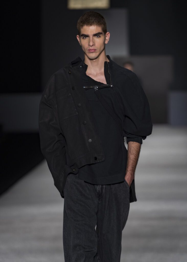 La geometría versátil de camilo álvarez debuta en bogotá fashion week La geometría versátil de camilo álvarez debuta en bogotá fashion week