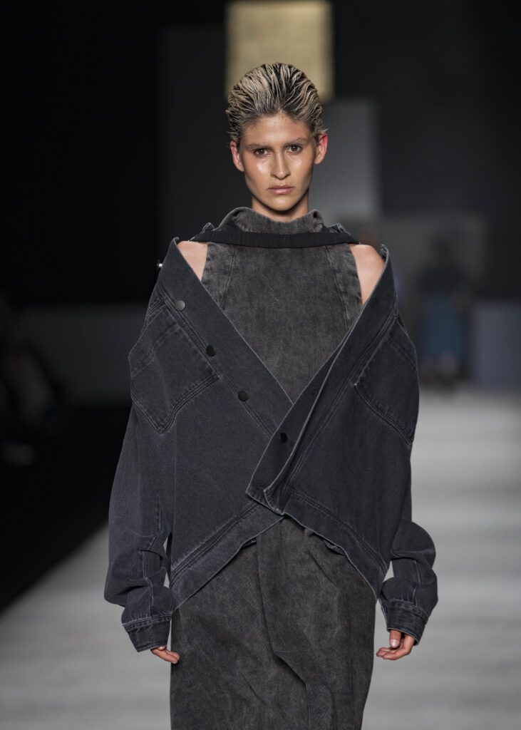 La geometría versátil de camilo álvarez debuta en bogotá fashion week La geometría versátil de camilo álvarez debuta en bogotá fashion week