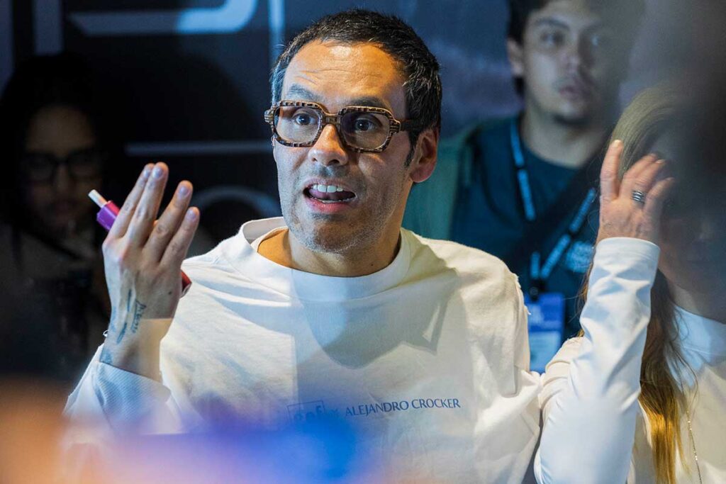 “queríamos lograr la primera colección masiva hecha 100 por ciento desde la remanufactura”, alejandro crocker “queríamos lograr la primera colección masiva hecha 100 por ciento desde la remanufactura”, alejandro crocker