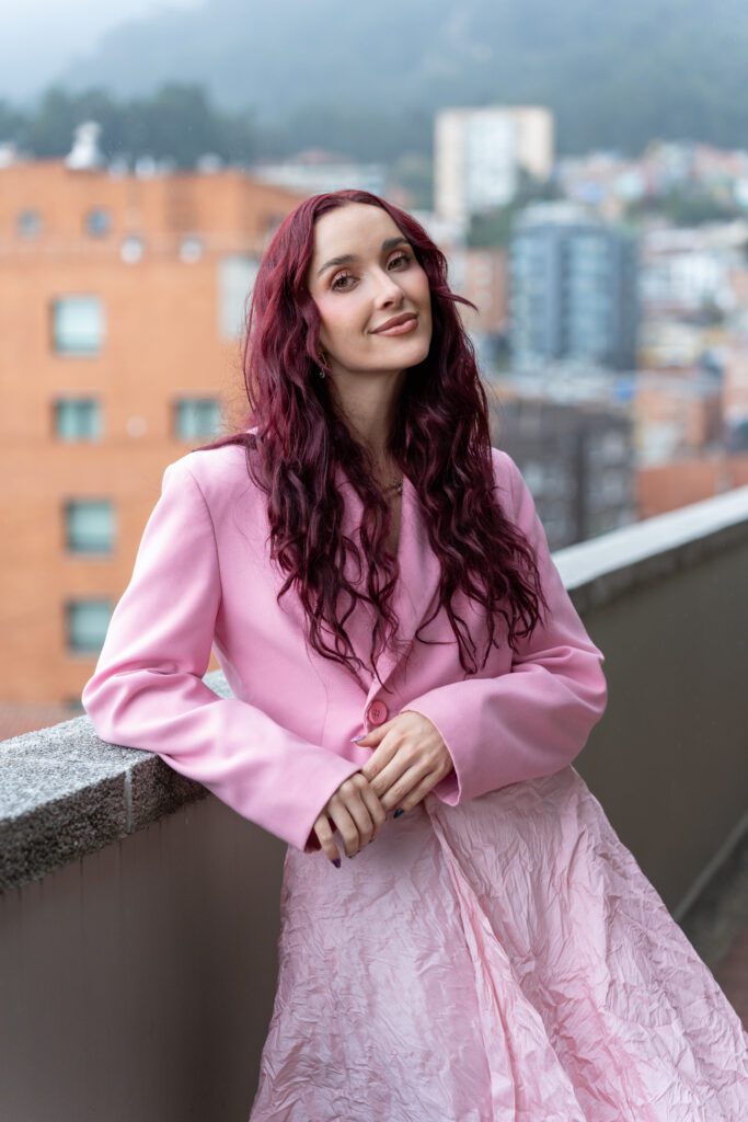 "gracias por hacer de mis insomnios un sueño cumplido", camila esguerra sobre la reedición de su primer poemario Camila esguerra