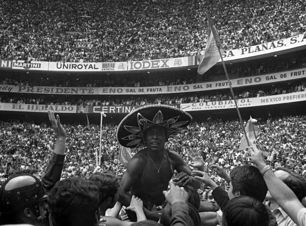 Las fotos que hicieron historia en los mundiales: del maracanazo a la gloria de messi