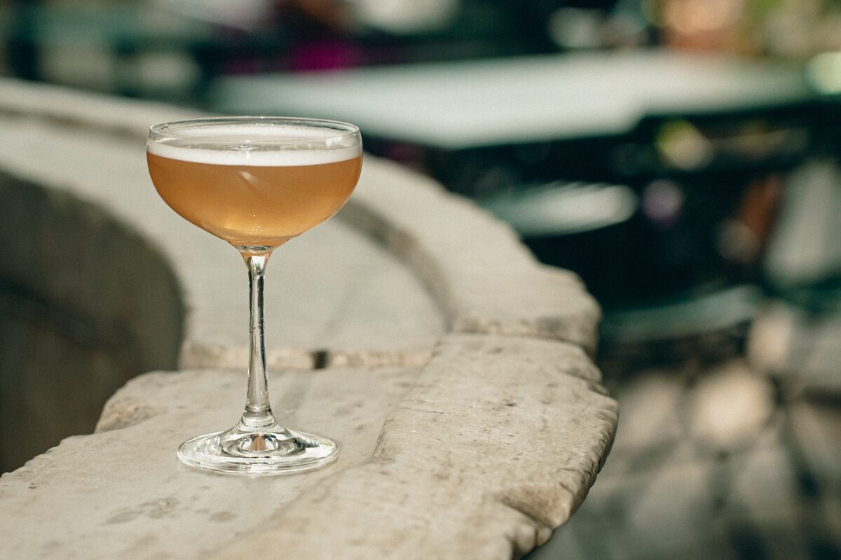 Los mejores bares de Europa en 2026 se reúnen en Europe’s 50 Best Bars, un ranking que destaca nuevas formas de entender la coctelería.