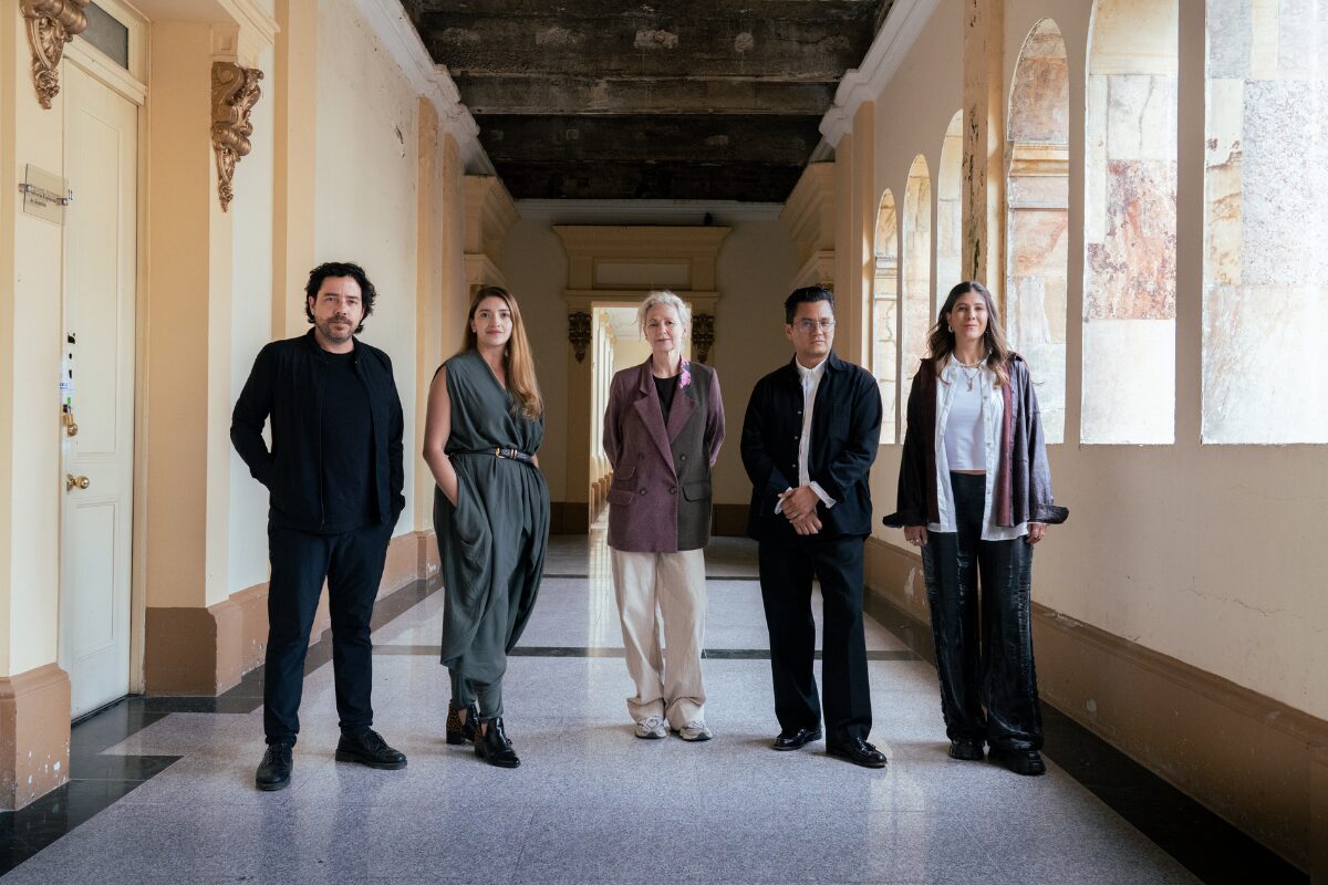 La primera edición de la bienal internacional de arte y ciudad de bogotá reunió más de tres millones de personas en espacios públicos y expositivos de la capital.