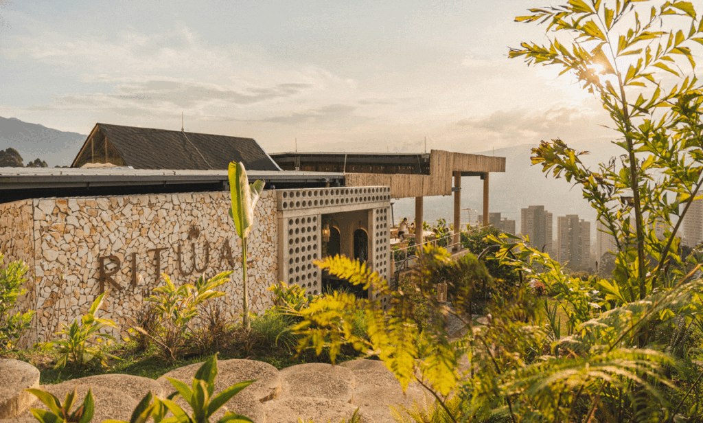 El poblado alto: el nuevo polo gastronómico y de miradores en medellín El poblado alto