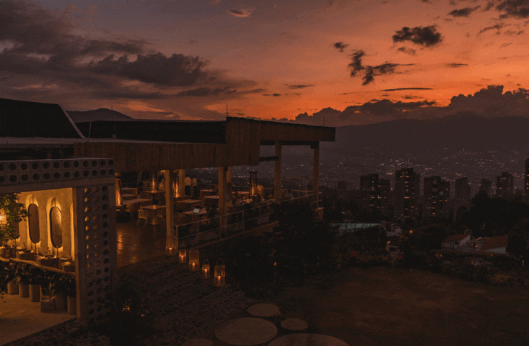 El Poblado Alto: el nuevo polo gastronómico y de miradores en Medellín