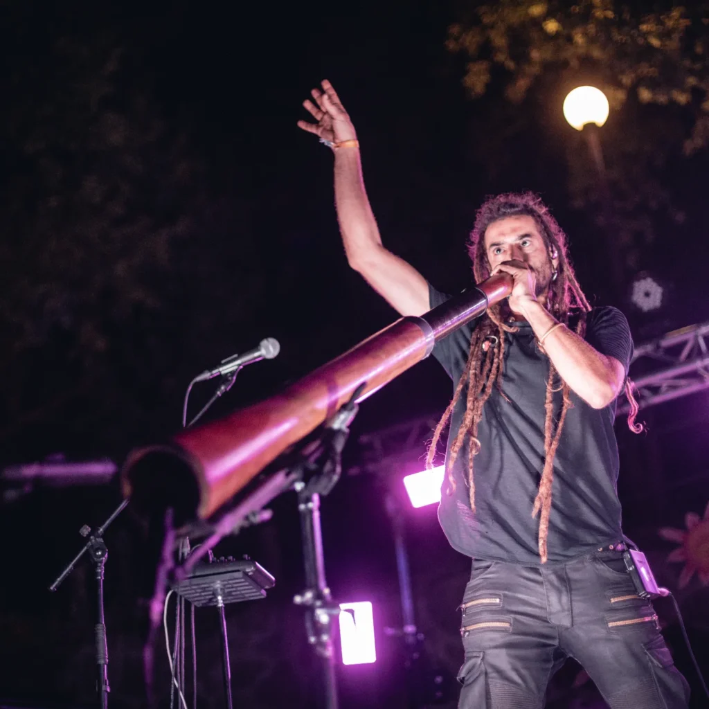 Renato oliveira, de till sunday pirate: "voy por todos lados intentado adquirir el conocimiento a través de la música" Renato oliveira
