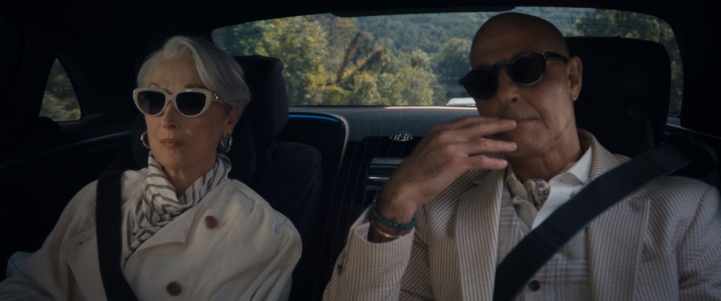 Esto es lo que se sabe sobre el diablo viste a la moda 2 con el nuevo trailer (d-i): miranda priestly y stanley tucci como nigel kipling en el diablo viste a la moda 2. Foto cortesía 20th century studios.