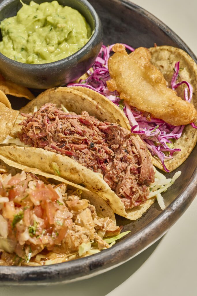 El arte de comer tacos sin límite y gritar gol al tiempo El arte de comer tacos sin límite y gritar gol al tiempo