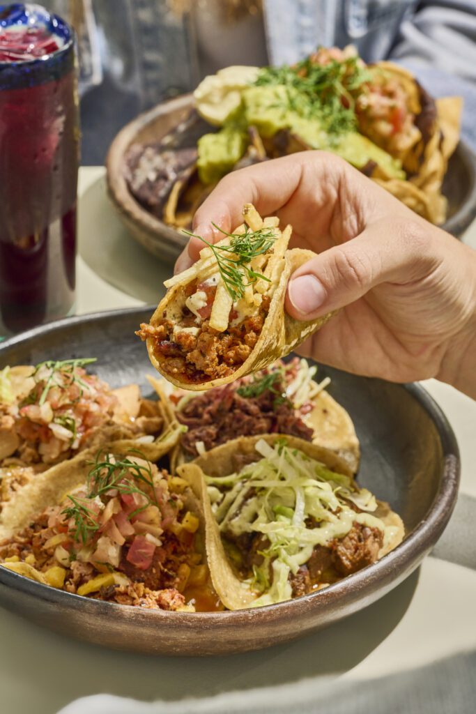 El arte de comer tacos sin límite y gritar gol al tiempo El arte de comer tacos sin límite y gritar gol al tiempo