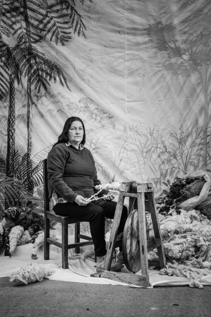 "el tiempo no es un obstáculo para la moda: es uno de sus materiales", alado "el tiempo no es un obstáculo para la moda: es uno de sus materiales", alado