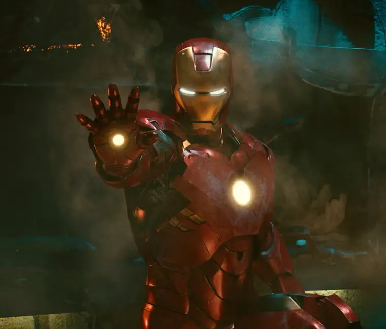 Iron Man en acción con armadura