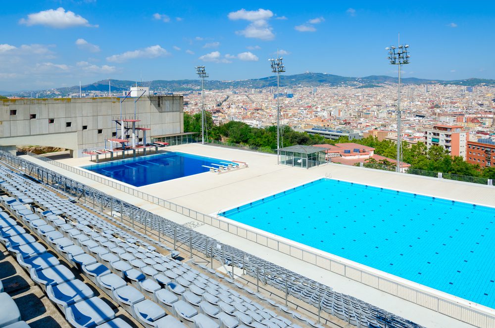 Bar y piscina
