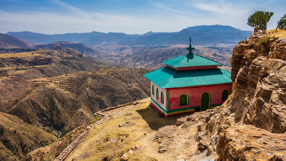 4 lugares construidos en las alturas místicos que desafían al vértigo 4 lugares construidos en las alturas místicos que desafían al vértigo
