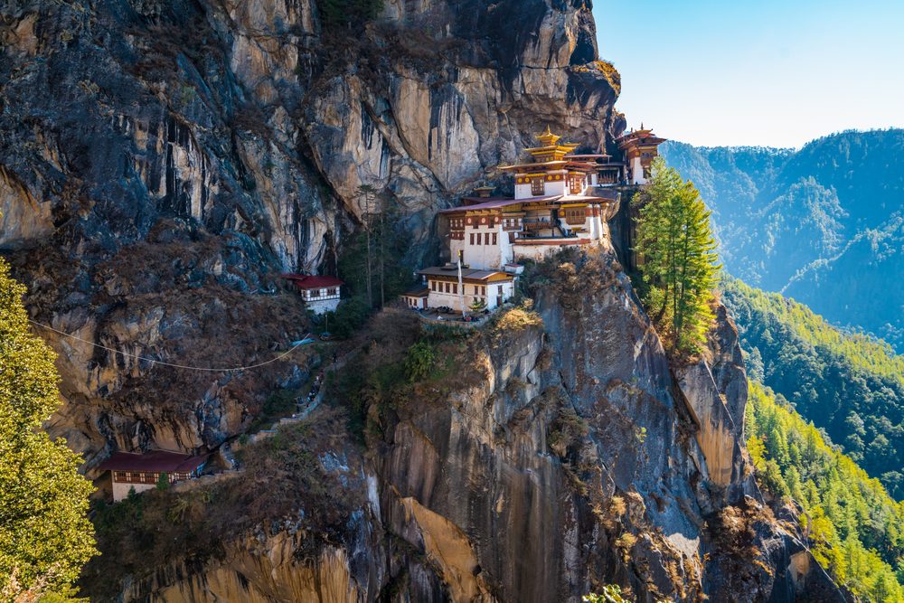 5 monasterios y templos construidos en acantilados que desafían la altura Monasterios