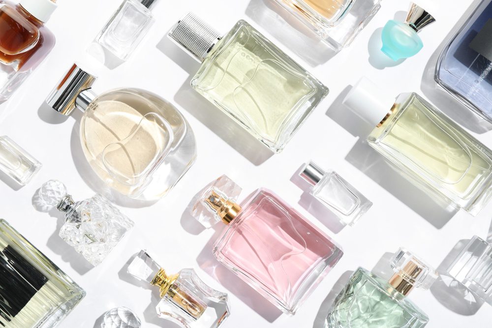 Botellas de fragancias para hacer layering de perfumes