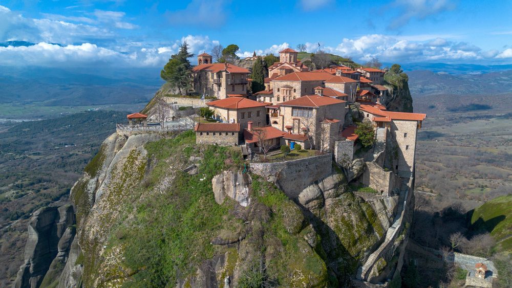 4 lugares construidos en las alturas místicos que desafían al vértigo 4 lugares construidos en las alturas místicos que desafían al vértigo