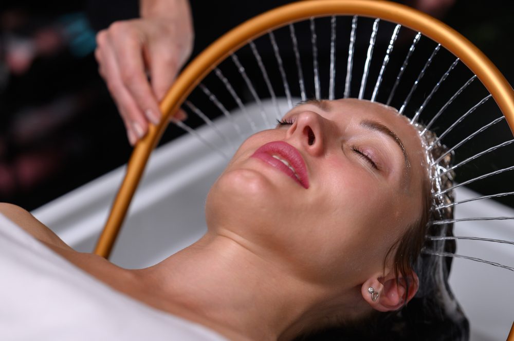 Mujer en spa Staycation