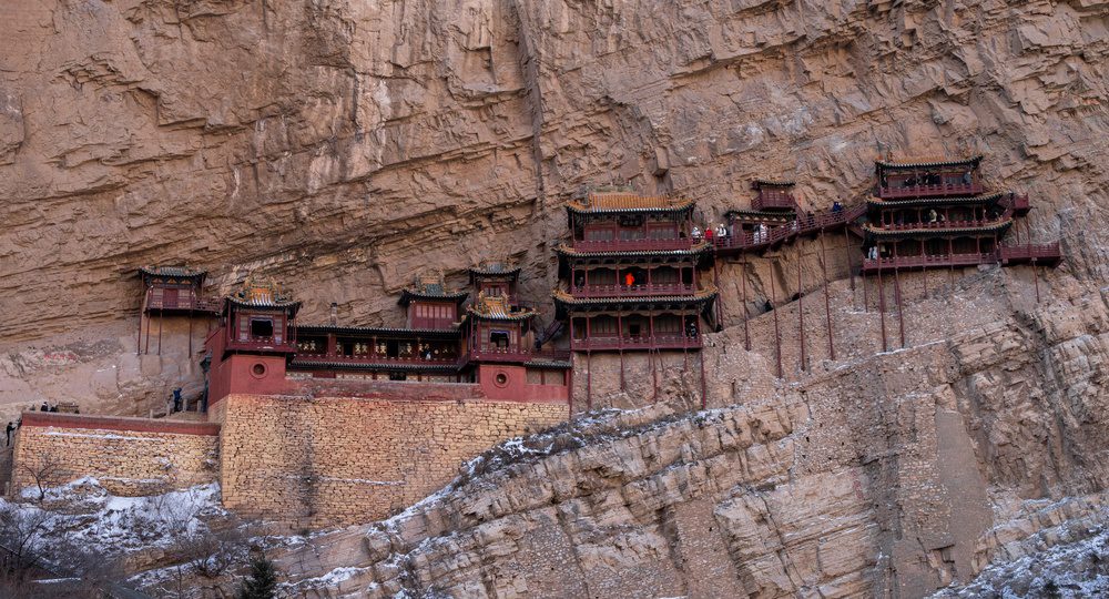 5 monasterios y templos construidos en acantilados que desafían la altura Monasterios