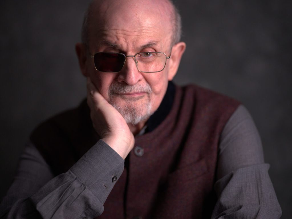 Salman rushdie regresa a la ficción y desafía la muerte con su más reciente libro la penúltima hora Salman rushdie regresa a la ficción y desafía la muerte con su más reciente libro la penúltima hora